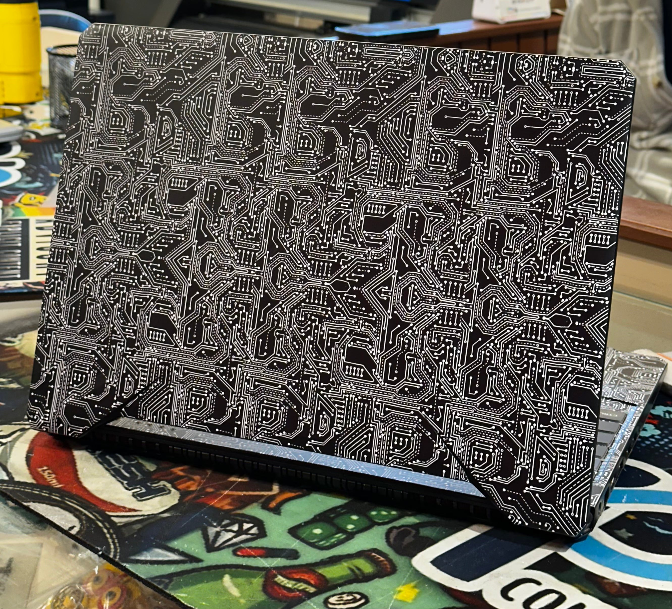 Circuit Grid – Tech Pattern Laptop Skin